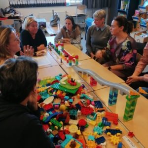 MAKE: STEAM challenges met Duplo